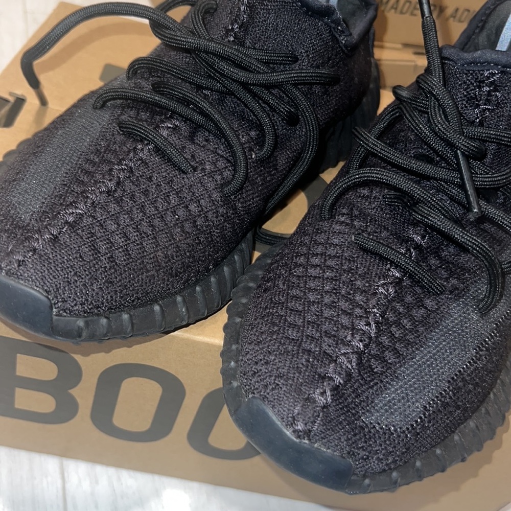 Yeezy - Picture 2 of 4